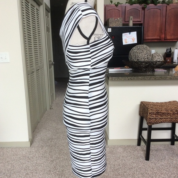🔥 Striped Midi Dress 🔥 - Picture 3 of 7